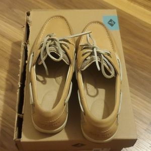 Brand new KOIFISH CORE Women  Sperry Size 6